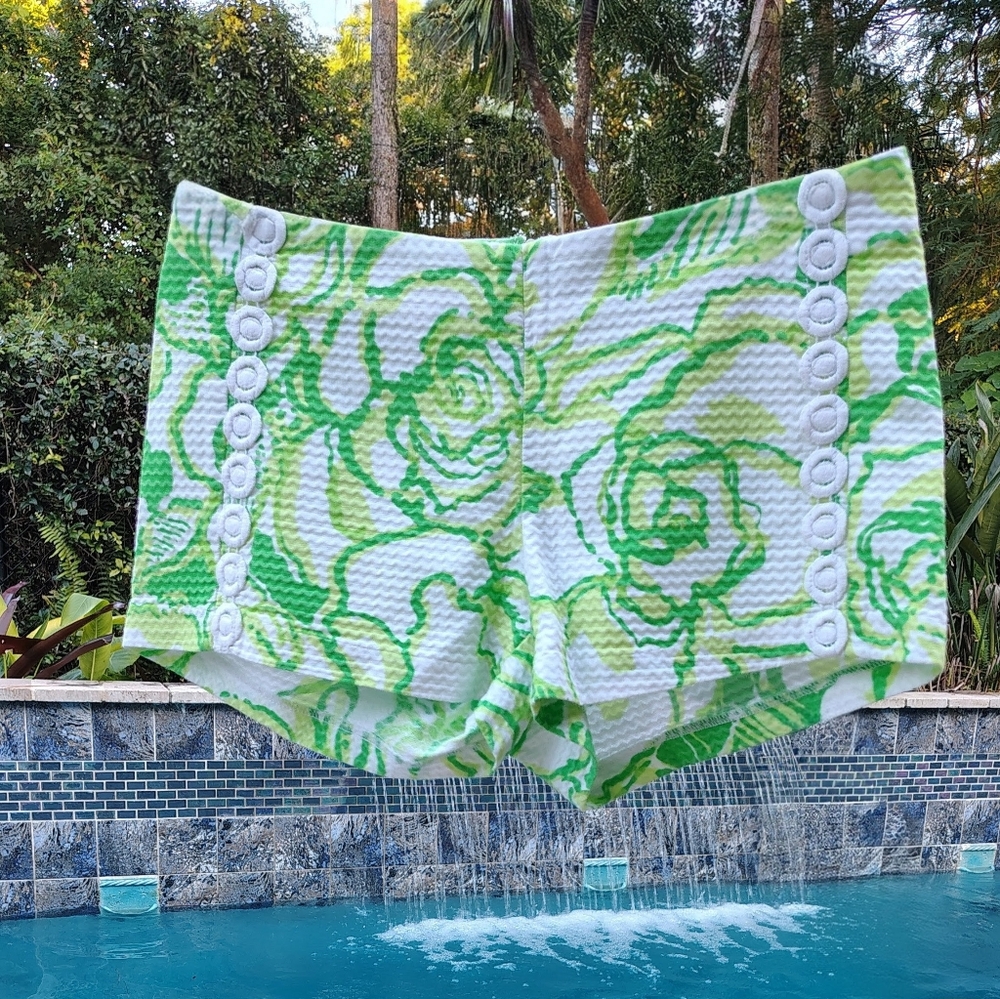Lilly Pulitzer Green & White Abstract Floral Liza Shorts Crochet Trim Sz 2 - Picture 1 of 8